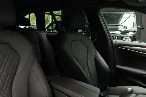 BMW 5 Serie Touring 520i M-Sport HUD Matrix DAP ACC Leer PDC Elektr. uitklapbaar trekhaak Elektr. bedienbaar achterklep Navi Camera Climate (3-zone) Memory seats PDC Zwarte binnenhemel LM velgen BTW auto