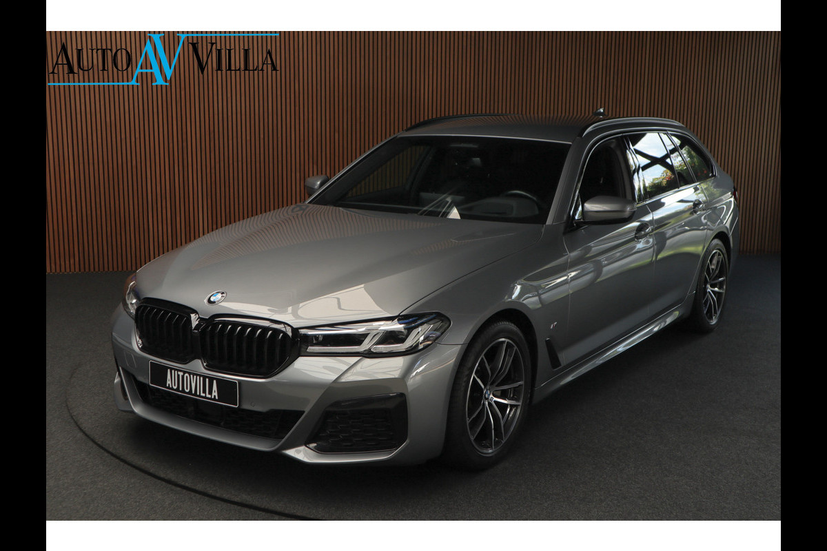 BMW 5 Serie Touring 520i M-Sport HUD Matrix DAP ACC Leer PDC Elektr. uitklapbaar trekhaak Elektr. bedienbaar achterklep Navi Camera Climate (3-zone) Memory seats PDC Zwarte binnenhemel LM velgen BTW auto