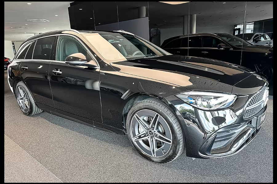 Mercedes-Benz C-Klasse Estate 300e AMG ** LED, MBUX+, WINTER-, KEYLESS-, MEMORY-, SPIEGEL-PACK ** Slechts 9.878km. - UNFALLFREI ** ** INFORMEER OOK NAAR ONZE AANTREKKELIJKE FINANCIAL-LEASE TARIEVEN ** Mercedes-Benz C-Klasse Estate 300e AMG ** LED, MBUX+, WINTER-, KEYLESS-, MEMORY-, SPIEGEL-PACK ** Slechts 9.878km. - UNFALLFREI ** ** INFORMEER OOK NAAR ONZE AANTREKKELIJKE FINANCIAL-LEASE TARIEVEN **