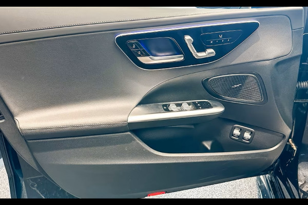 Mercedes-Benz C-Klasse Estate 300e AMG ** LED, MBUX+, WINTER-, KEYLESS-, MEMORY-, SPIEGEL-PACK ** Slechts 9.878km. - UNFALLFREI ** ** INFORMEER OOK NAAR ONZE AANTREKKELIJKE FINANCIAL-LEASE TARIEVEN ** Mercedes-Benz C-Klasse Estate 300e AMG ** LED, MBUX+, WINTER-, KEYLESS-, MEMORY-, SPIEGEL-PACK ** Slechts 9.878km. - UNFALLFREI ** ** INFORMEER OOK NAAR ONZE AANTREKKELIJKE FINANCIAL-LEASE TARIEVEN **