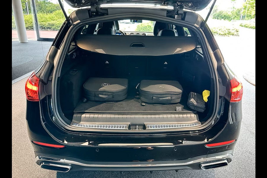 Mercedes-Benz C-Klasse Estate 300e AMG ** LED, MBUX+, WINTER-, KEYLESS-, MEMORY-, SPIEGEL-PACK ** Slechts 9.878km. - UNFALLFREI ** ** INFORMEER OOK NAAR ONZE AANTREKKELIJKE FINANCIAL-LEASE TARIEVEN ** Mercedes-Benz C-Klasse Estate 300e AMG ** LED, MBUX+, WINTER-, KEYLESS-, MEMORY-, SPIEGEL-PACK ** Slechts 9.878km. - UNFALLFREI ** ** INFORMEER OOK NAAR ONZE AANTREKKELIJKE FINANCIAL-LEASE TARIEVEN **