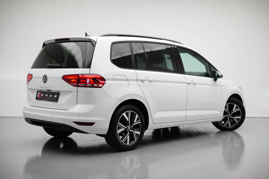 Volkswagen Touran 1.5 TSI Business 7p |Pano|Virtual|Keyless|Dodehoek|ACC|Camera|