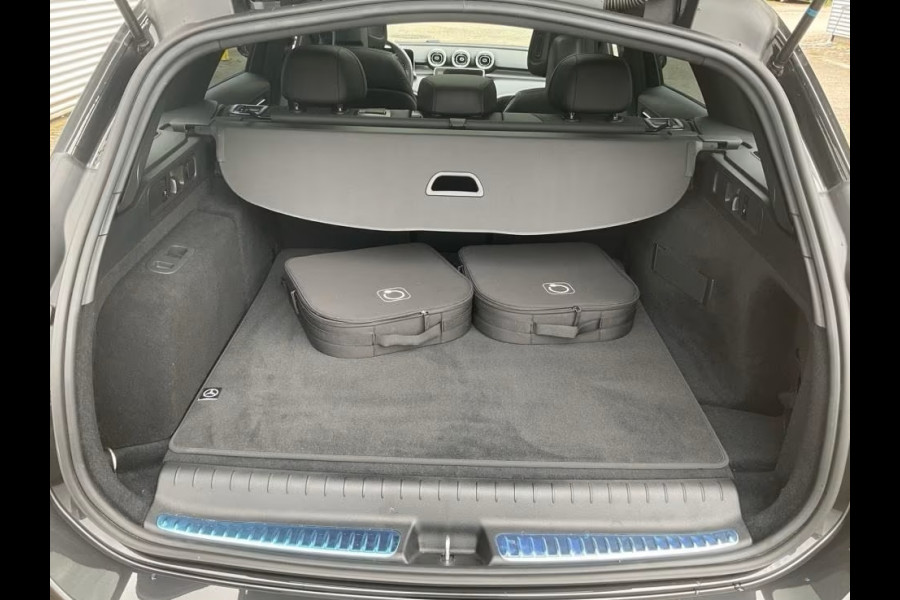 Mercedes-Benz C-Klasse Estate 300e AMG ** LED, MBUX+, PANO, TREKH, WINTER-, MEMORY-, KEYLESS-PACK ** 1e EIG - UNFALLFREI ** ** INFORMEER OOK NAAR ONZE AANTREKKELIJKE FINANCIAL-LEASE TARIEVEN **