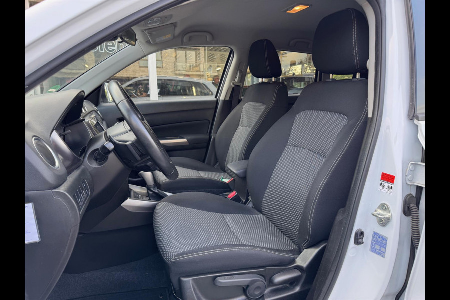 Suzuki Vitara 1.4 Boosterjet Smart Hybrid Automaat Select | Trekhaak, Apple CarPlay/Android Auto, Stoelverwarming, Adaptive cruise control, 1.