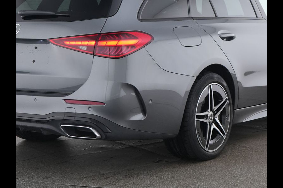 Mercedes-Benz C-Klasse Estate 300 e AMG Plug-In Hybride AMG Line | Night Pakket | Trekhaak | Panorama Schuif-Kanteldak | Memory Voorstoelen. Inclusief 24 maanden Mercedes-Benz Certified garantie voor Europa. Mercedes-Benz C-Klasse Estate 300 e AMG Plug-In Hybride AMG Line | Night Pakket | Trekhaak | Panorama Schuif-Kanteldak | Memory Voorstoelen. Inclusief 24 maanden Mercedes-Benz Certified garantie voor Europa.