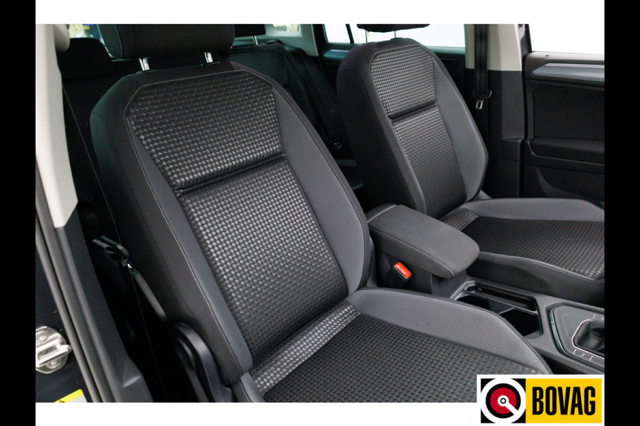 Volkswagen Tiguan 1.4 TSI eHybrid Active 245 PK | Elec. trekhaak | Stoel- & stuurverwarming | Adaptieve cruise, App. connect, Navigatie