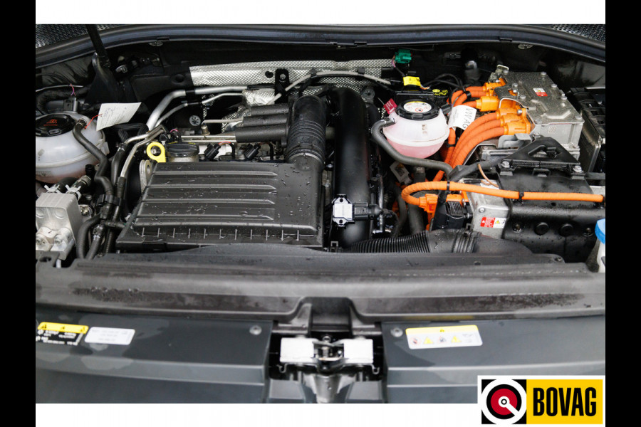 Volkswagen Tiguan 1.4 TSI eHybrid Active 245 PK | Elec. trekhaak | Stoel- & stuurverwarming | Adaptieve cruise, App. connect, Navigatie