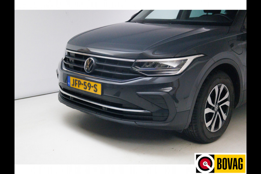 Volkswagen Tiguan 1.4 TSI eHybrid Active 245 PK | Elec. trekhaak | Stoel- & stuurverwarming | Adaptieve cruise, App. connect, Navigatie