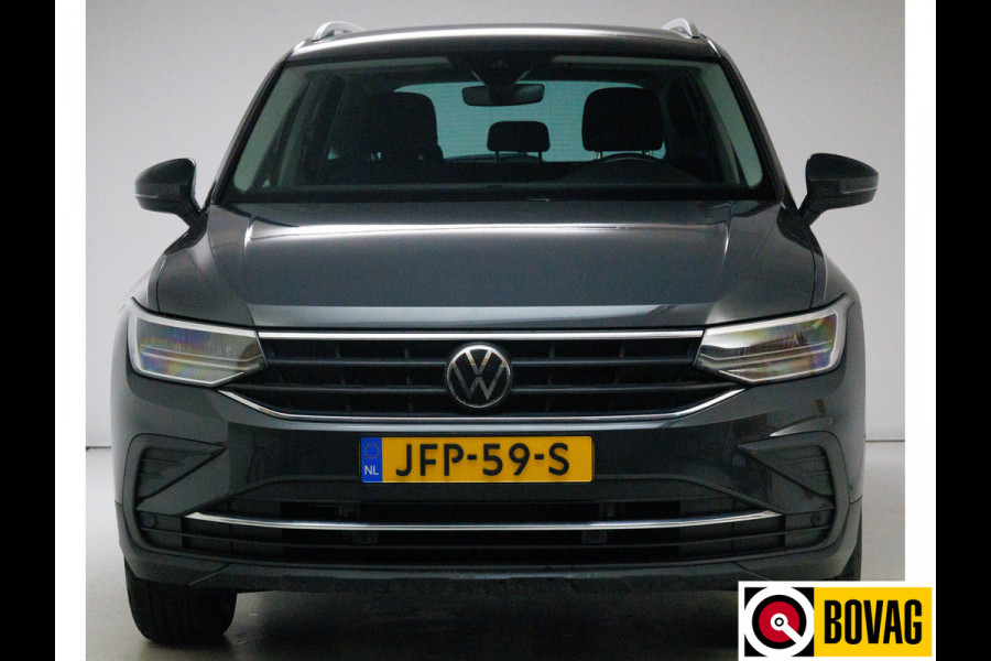 Volkswagen Tiguan 1.4 TSI eHybrid Active 245 PK | Elec. trekhaak | Stoel- & stuurverwarming | Adaptieve cruise, App. connect, Navigatie
