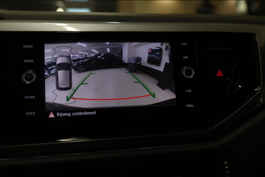 Volkswagen Polo 1.0 TSI Highline Business R / CARPLAY/CAMERA/NAVI/SFEER/VOL Volkswagen Polo 1.0 TSI Highline Business R / CARPLAY/CAMERA/NAVI/SFEER/VOL