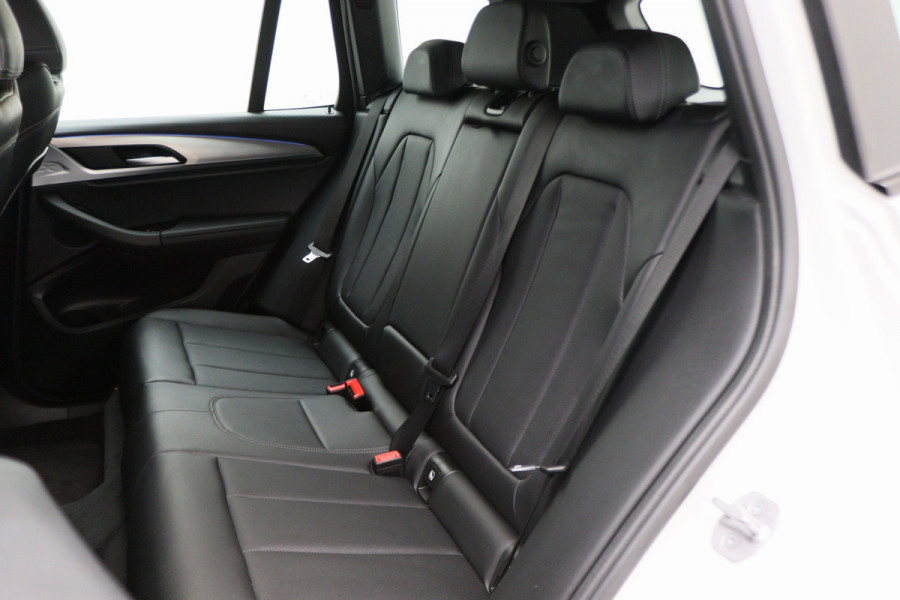 BMW X3 xDrive30e High Executive M-pakket Leer, Stoelverwarming, Camera, Cruise, Apple Carplay, LED, DAB, 19''