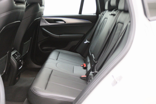BMW X3 xDrive30e High Executive M-pakket Leer, Stoelverwarming, Camera, Cruise, Apple Carplay, LED, DAB, 19''