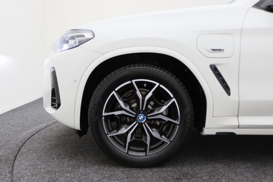 BMW X3 xDrive30e High Executive M-pakket Leer, Stoelverwarming, Camera, Cruise, Apple Carplay, LED, DAB, 19''