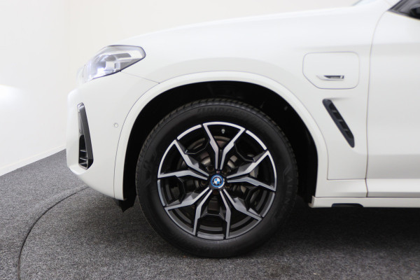 BMW X3 xDrive30e High Executive M-pakket Leer, Stoelverwarming, Camera, Cruise, Apple Carplay, LED, DAB, 19''