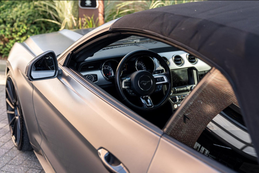 Ford Mustang Convertible 2.3 EcoBoost Ford Mustang Convertible 2.3 EcoBoost