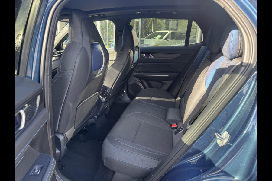 Lynk & Co 01 1.5 Orig NL|MY23|Zwarte hemel|Rolhoes|360 camera|Snelladen