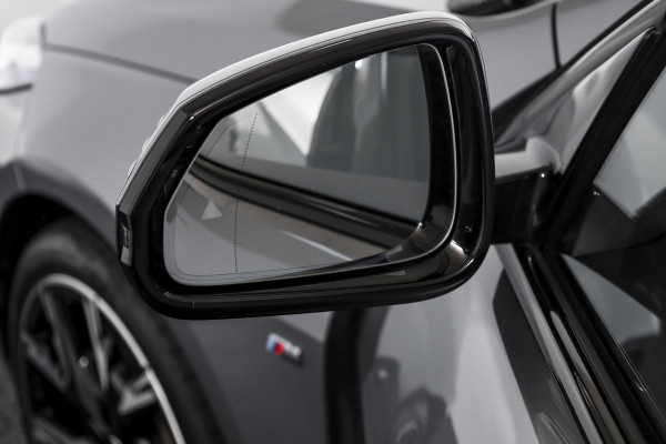 BMW 1-serie 120 M Sport | Innovation Pack | Premium Pack | S/K-Panodak | Dig. Cockpit | Adapt. Cruise | Stoel+-Stuurverw. | 360 Camera | NAV + App. Connect | Harman\Kardon | Head-Up | LM 19" | Afn. trekhaak | 1481