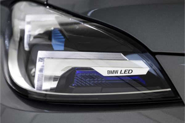 BMW 1-serie 120 M Sport | Innovation Pack | Premium Pack | S/K-Panodak | Dig. Cockpit | Adapt. Cruise | Stoel+-Stuurverw. | 360 Camera | NAV + App. Connect | Harman\Kardon | Head-Up | LM 19" | Afn. trekhaak | 1481