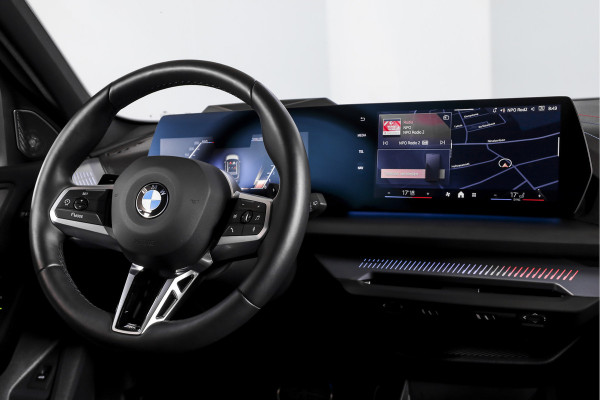 BMW 1-serie 120 M Sport | Innovation Pack | Premium Pack | S/K-Panodak | Dig. Cockpit | Adapt. Cruise | Stoel+-Stuurverw. | 360 Camera | NAV + App. Connect | Harman\Kardon | Head-Up | LM 19" | Afn. trekhaak | 1481