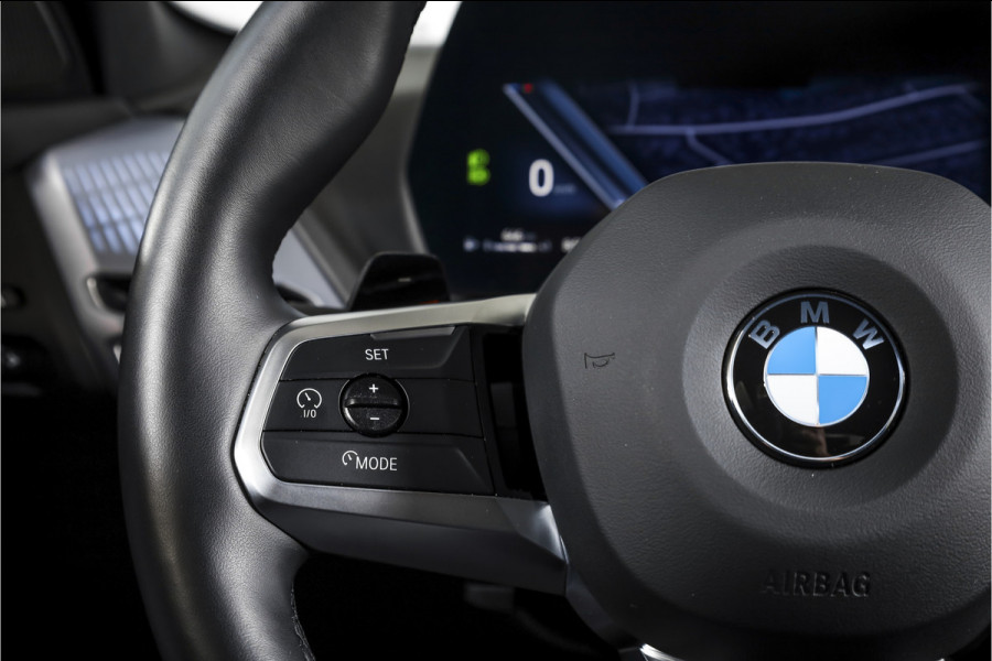 BMW 1-serie 120 M Sport | Innovation Pack | Premium Pack | S/K-Panodak | Dig. Cockpit | Adapt. Cruise | Stoel+-Stuurverw. | 360 Camera | NAV + App. Connect | Harman\Kardon | Head-Up | LM 19" | Afn. trekhaak | 1481