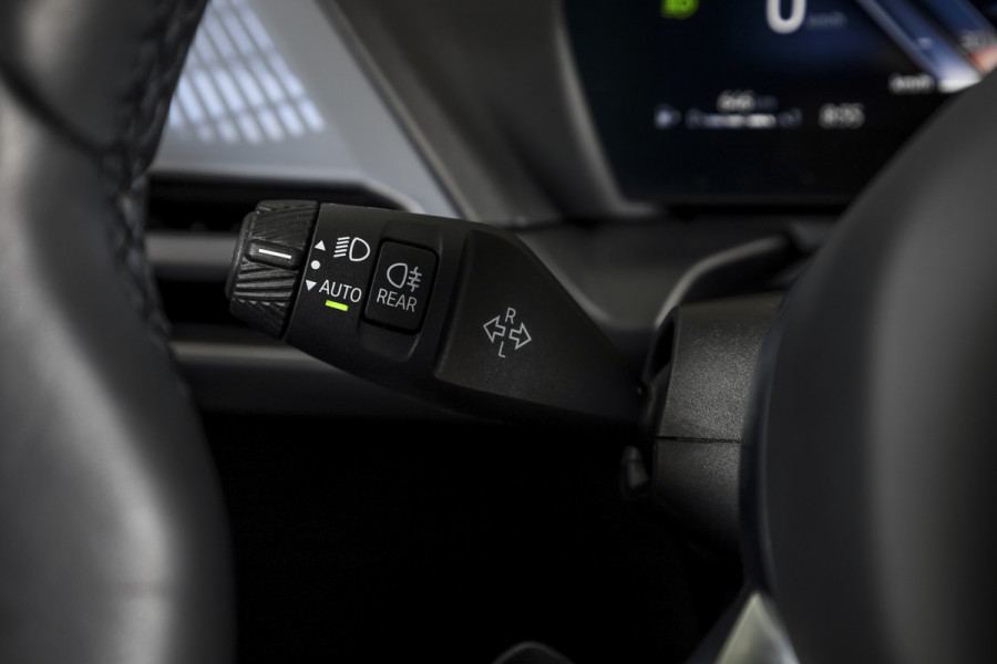BMW 1-serie 120 M Sport | Innovation Pack | Premium Pack | S/K-Panodak | Dig. Cockpit | Adapt. Cruise | Stoel+-Stuurverw. | 360 Camera | NAV + App. Connect | Harman\Kardon | Head-Up | LM 19" | Afn. trekhaak | 1481