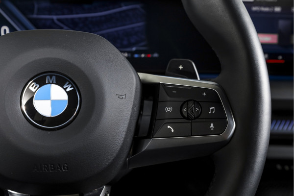 BMW 1-serie 120 M Sport | Innovation Pack | Premium Pack | S/K-Panodak | Dig. Cockpit | Adapt. Cruise | Stoel+-Stuurverw. | 360 Camera | NAV + App. Connect | Harman\Kardon | Head-Up | LM 19" | Afn. trekhaak | 1481