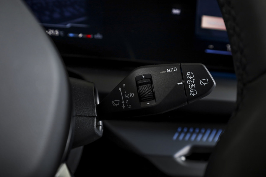 BMW 1-serie 120 M Sport | Innovation Pack | Premium Pack | S/K-Panodak | Dig. Cockpit | Adapt. Cruise | Stoel+-Stuurverw. | 360 Camera | NAV + App. Connect | Harman\Kardon | Head-Up | LM 19" | Afn. trekhaak | 1481