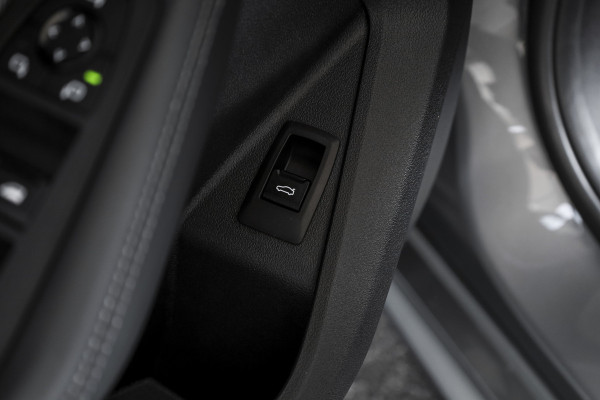 BMW 1-serie 120 M Sport | Innovation Pack | Premium Pack | S/K-Panodak | Dig. Cockpit | Adapt. Cruise | Stoel+-Stuurverw. | 360 Camera | NAV + App. Connect | Harman\Kardon | Head-Up | LM 19" | Afn. trekhaak | 1481
