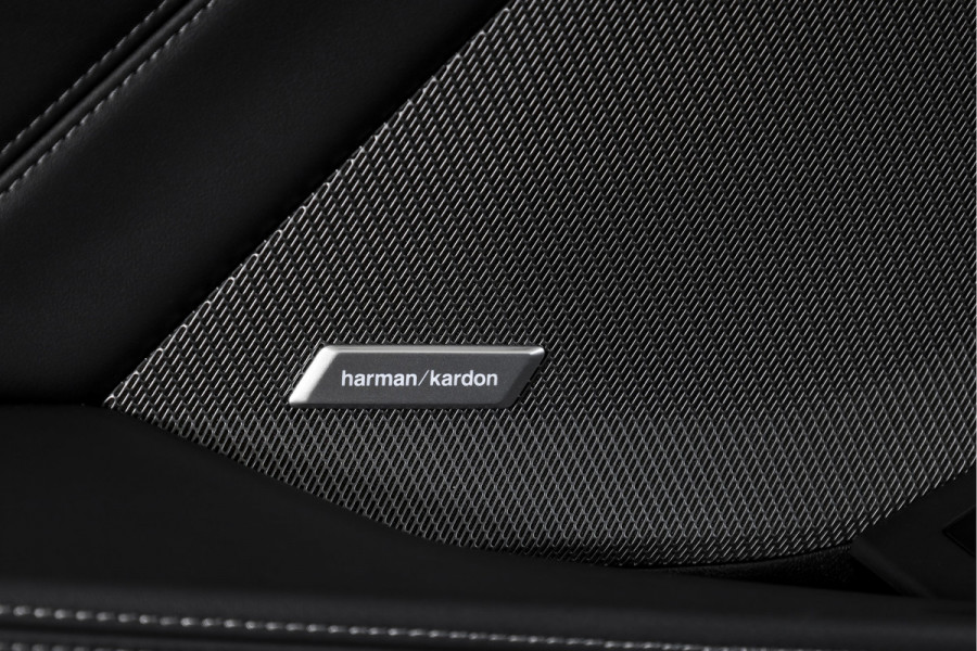 BMW 1-serie 120 M Sport | Innovation Pack | Premium Pack | S/K-Panodak | Dig. Cockpit | Adapt. Cruise | Stoel+-Stuurverw. | 360 Camera | NAV + App. Connect | Harman\Kardon | Head-Up | LM 19" | Afn. trekhaak | 1481