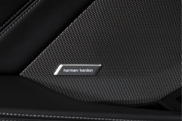 BMW 1-serie 120 M Sport | Innovation Pack | Premium Pack | S/K-Panodak | Dig. Cockpit | Adapt. Cruise | Stoel+-Stuurverw. | 360 Camera | NAV + App. Connect | Harman\Kardon | Head-Up | LM 19" | Afn. trekhaak | 1481