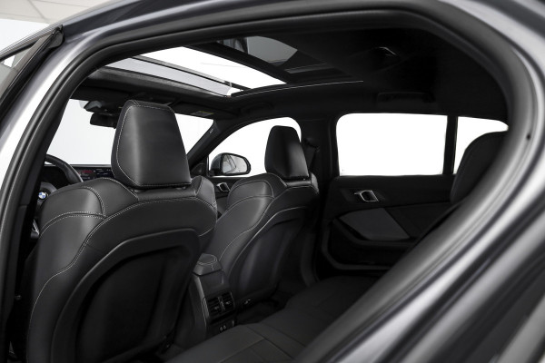 BMW 1-serie 120 M Sport | Innovation Pack | Premium Pack | S/K-Panodak | Dig. Cockpit | Adapt. Cruise | Stoel+-Stuurverw. | 360 Camera | NAV + App. Connect | Harman\Kardon | Head-Up | LM 19" | Afn. trekhaak | 1481
