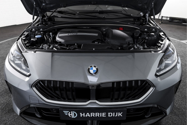 BMW 1-serie 120 M Sport | Innovation Pack | Premium Pack | S/K-Panodak | Dig. Cockpit | Adapt. Cruise | Stoel+-Stuurverw. | 360 Camera | NAV + App. Connect | Harman\Kardon | Head-Up | LM 19" | Afn. trekhaak | 1481