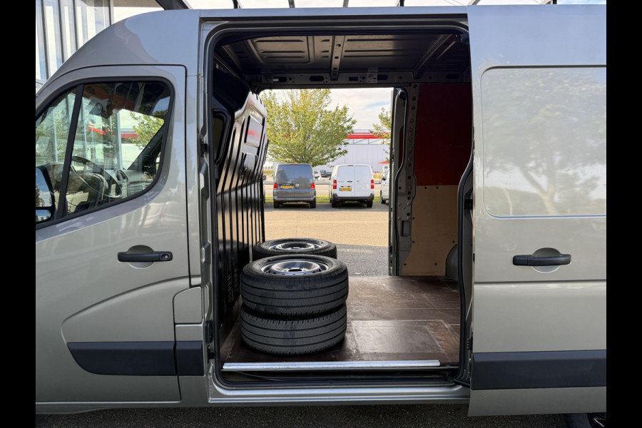 Renault Master T35 2.3 dCi 150 L2H2 ZB Edition | NL-auto | 18'' Sportvelgen | 3.5T Trekhaak | 2x Schuifd. | Carplay | Camera