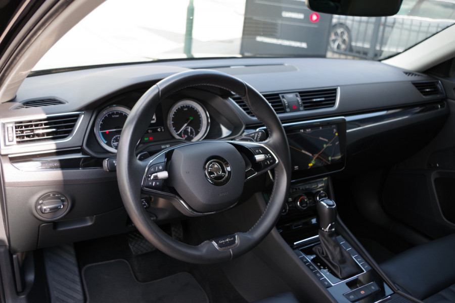Škoda Superb Combi 1.4 TSI iV Laurin & Klement 218 PK PHEV, Leder, Trekhaak, Memory, Canton Sound, 4 x Stoelverwarming, Camera