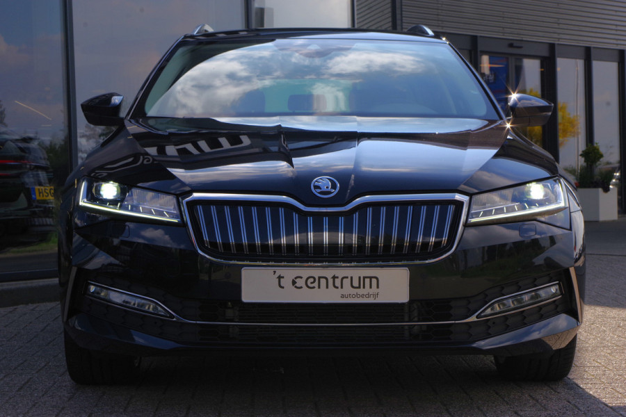 Škoda Superb Combi 1.4 TSI iV Laurin & Klement 218 PK PHEV, Leder, Trekhaak, Memory, Canton Sound, 4 x Stoelverwarming, Camera