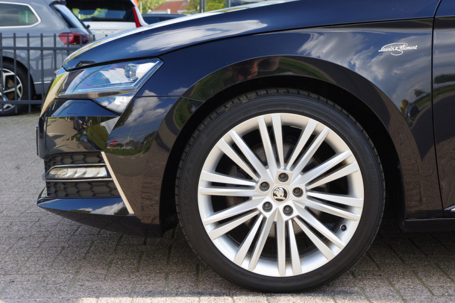 Škoda Superb Combi 1.4 TSI iV Laurin & Klement 218 PK PHEV, Leder, Trekhaak, Memory, Canton Sound, 4 x Stoelverwarming, Camera