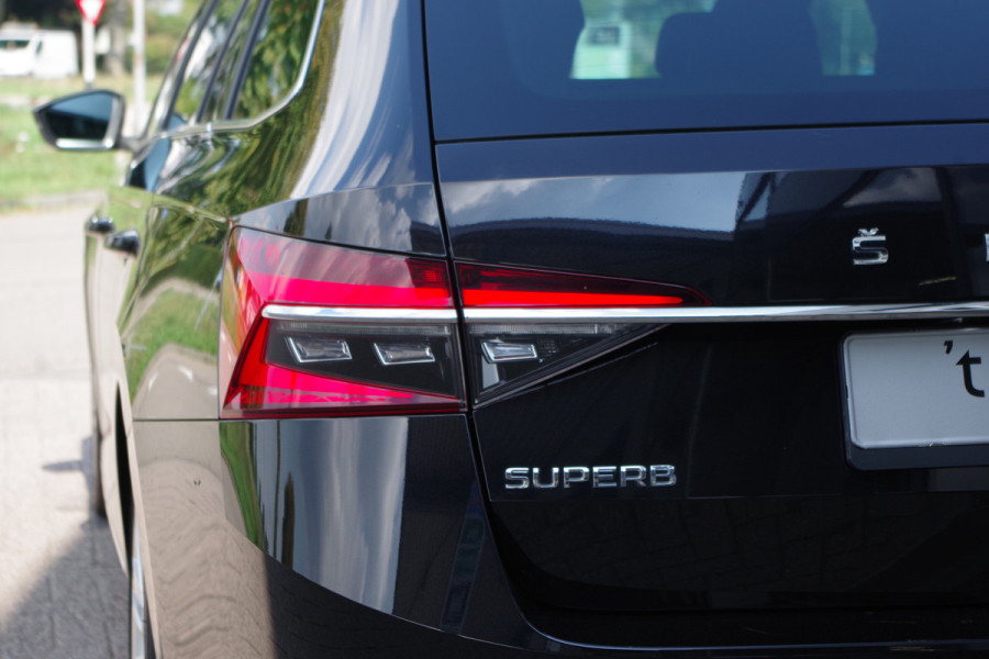 Škoda Superb Combi 1.4 TSI iV Laurin & Klement 218 PK PHEV, Leder, Trekhaak, Memory, Canton Sound, 4 x Stoelverwarming, Camera