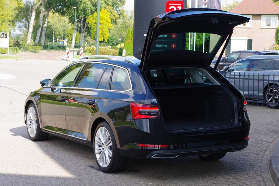Škoda Superb Combi 1.4 TSI iV Laurin & Klement 218 PK PHEV, Leder, Trekhaak, Memory, Canton Sound, 4 x Stoelverwarming, Camera
