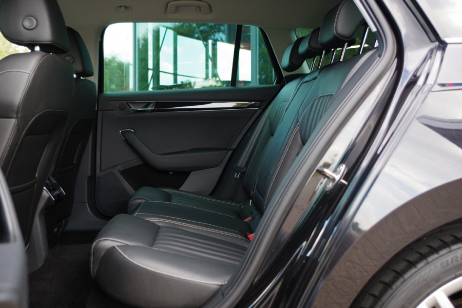 Škoda Superb Combi 1.4 TSI iV Laurin & Klement 218 PK PHEV, Leder, Trekhaak, Memory, Canton Sound, 4 x Stoelverwarming, Camera