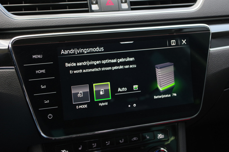 Škoda Superb Combi 1.4 TSI iV Laurin & Klement 218 PK PHEV, Leder, Trekhaak, Memory, Canton Sound, 4 x Stoelverwarming, Camera