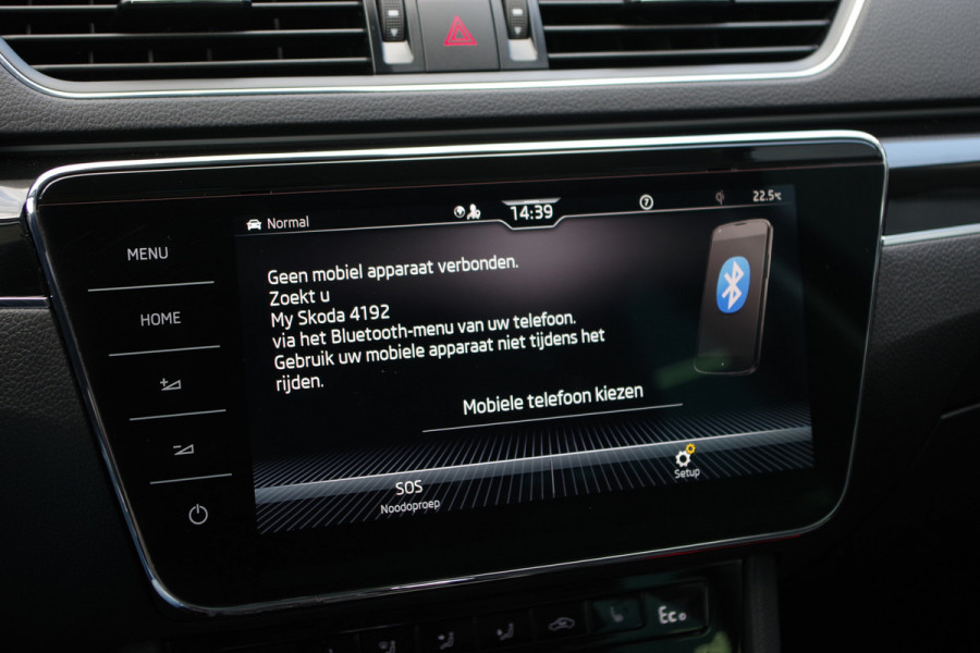 Škoda Superb Combi 1.4 TSI iV Laurin & Klement 218 PK PHEV, Leder, Trekhaak, Memory, Canton Sound, 4 x Stoelverwarming, Camera
