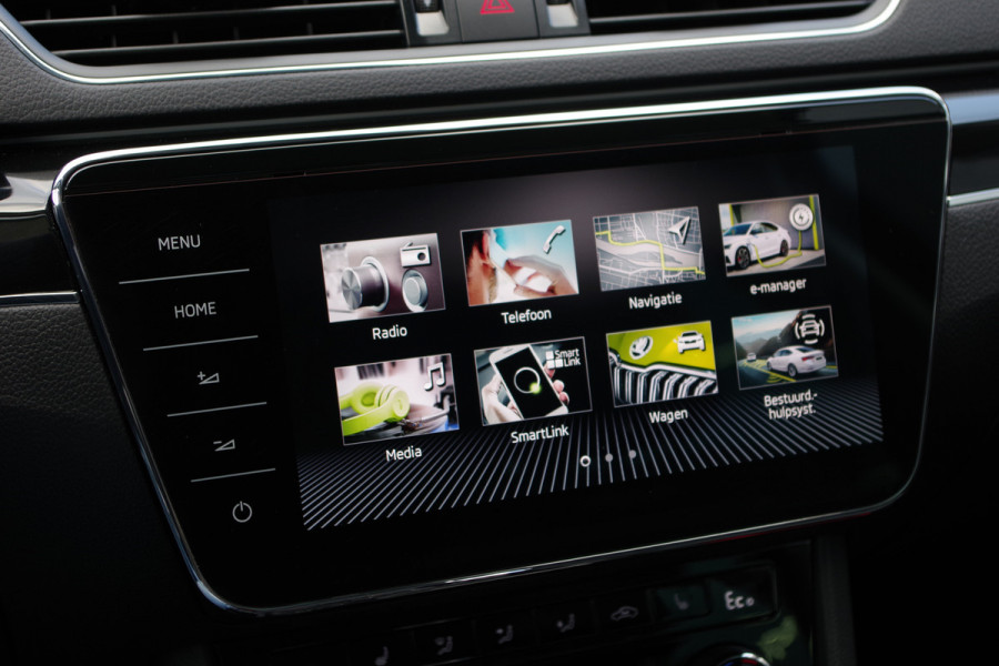 Škoda Superb Combi 1.4 TSI iV Laurin & Klement 218 PK PHEV, Leder, Trekhaak, Memory, Canton Sound, 4 x Stoelverwarming, Camera