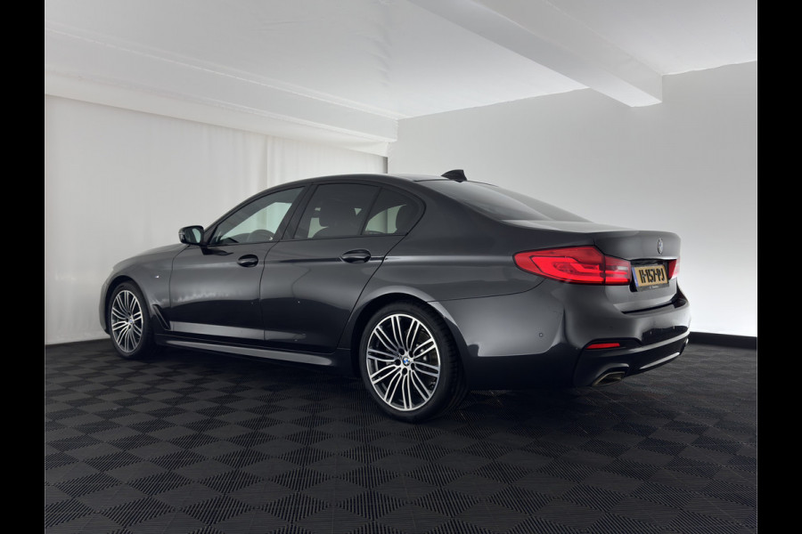 BMW 5 Serie 520i High Executive Edition M-Sportpack Aut. *PANO | LUXURY-LEATHER | FULL-LED | HARMAN/KARDON | MEMORY-PACK | DIGI-COCKPIT | NAVI-FULLMAP | HEATED-SPORTSEATS | DAB+ | AMBIENT-LIGHT | ECC | PDC | CRUISE | 19''ALU*