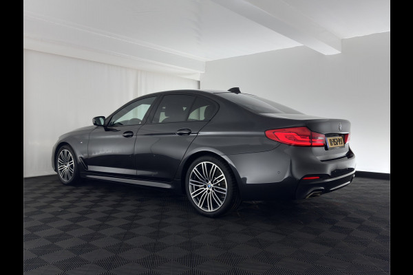 BMW 5 Serie 520i High Executive Edition M-Sportpack Aut. *PANO | LUXURY-LEATHER | FULL-LED | HARMAN/KARDON | MEMORY-PACK | DIGI-COCKPIT | NAVI-FULLMAP | HEATED-SPORTSEATS | DAB+ | AMBIENT-LIGHT | ECC | PDC | CRUISE | 19''ALU*