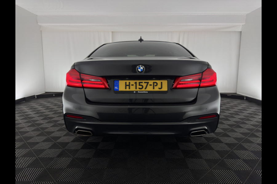 BMW 5 Serie 520i High Executive Edition M-Sportpack Aut. *PANO | LUXURY-LEATHER | FULL-LED | HARMAN/KARDON | MEMORY-PACK | DIGI-COCKPIT | NAVI-FULLMAP | HEATED-SPORTSEATS | DAB+ | AMBIENT-LIGHT | ECC | PDC | CRUISE | 19''ALU*