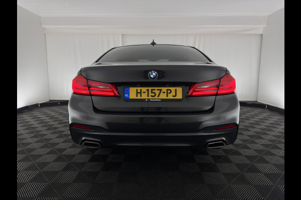 BMW 5 Serie 520i High Executive Edition M-Sportpack Aut. *PANO | LUXURY-LEATHER | FULL-LED | HARMAN/KARDON | MEMORY-PACK | DIGI-COCKPIT | NAVI-FULLMAP | HEATED-SPORTSEATS | DAB+ | AMBIENT-LIGHT | ECC | PDC | CRUISE | 19''ALU*