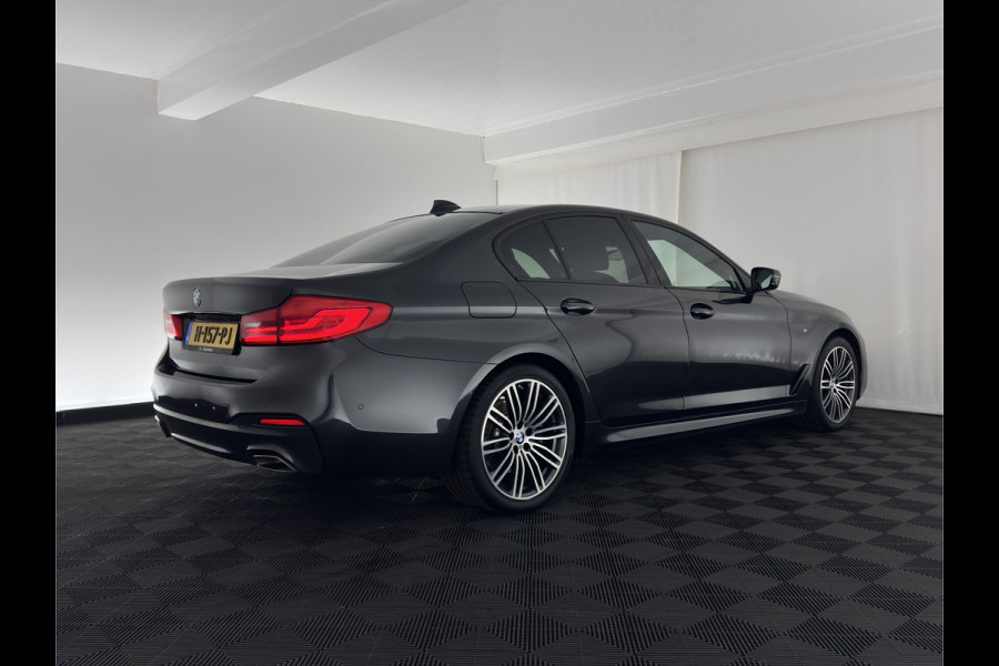 BMW 5 Serie 520i High Executive Edition M-Sportpack Aut. *PANO | LUXURY-LEATHER | FULL-LED | HARMAN/KARDON | MEMORY-PACK | DIGI-COCKPIT | NAVI-FULLMAP | HEATED-SPORTSEATS | DAB+ | AMBIENT-LIGHT | ECC | PDC | CRUISE | 19''ALU*