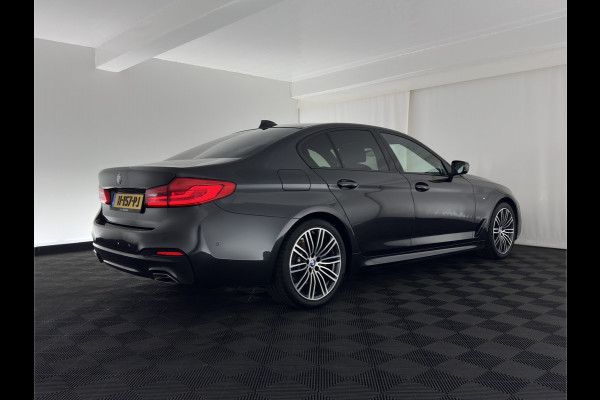 BMW 5 Serie 520i High Executive Edition M-Sportpack Aut. *PANO | LUXURY-LEATHER | FULL-LED | HARMAN/KARDON | MEMORY-PACK | DIGI-COCKPIT | NAVI-FULLMAP | HEATED-SPORTSEATS | DAB+ | AMBIENT-LIGHT | ECC | PDC | CRUISE | 19''ALU*