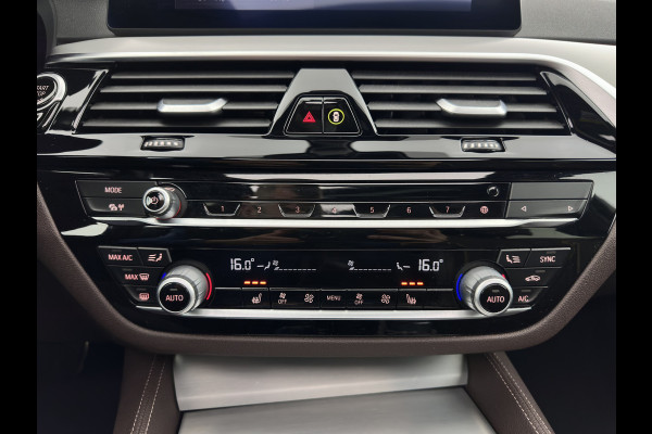 BMW 5 Serie 520i High Executive Edition M-Sportpack Aut. *PANO | LUXURY-LEATHER | FULL-LED | HARMAN/KARDON | MEMORY-PACK | DIGI-COCKPIT | NAVI-FULLMAP | HEATED-SPORTSEATS | DAB+ | AMBIENT-LIGHT | ECC | PDC | CRUISE | 19''ALU*