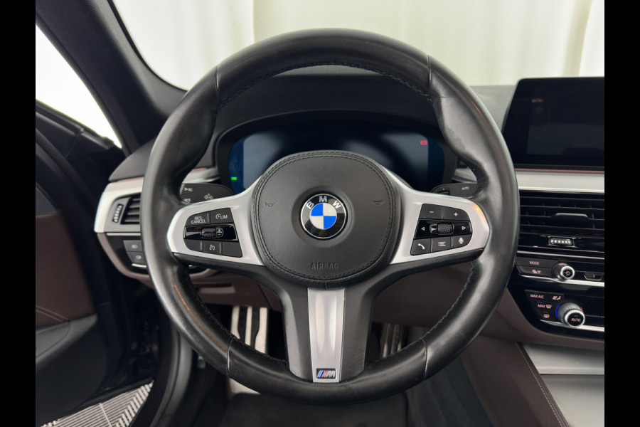 BMW 5 Serie 520i High Executive Edition M-Sportpack Aut. *PANO | LUXURY-LEATHER | FULL-LED | HARMAN/KARDON | MEMORY-PACK | DIGI-COCKPIT | NAVI-FULLMAP | HEATED-SPORTSEATS | DAB+ | AMBIENT-LIGHT | ECC | PDC | CRUISE | 19''ALU*